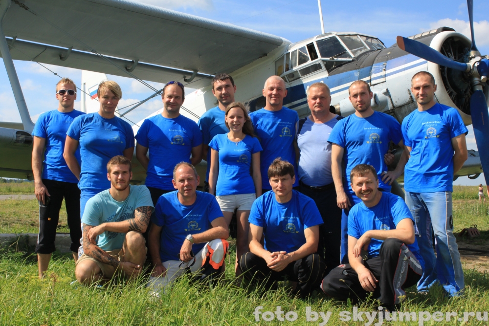 Самолет ZLIN-142 после выполнения фигур высшего пилотажа